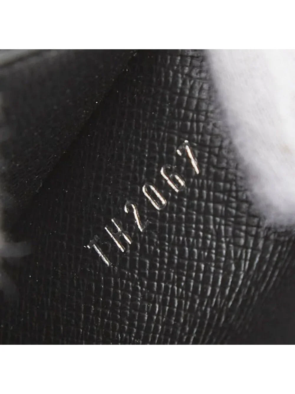 Louis Vuitton Taiga Portefeuille Accordion Wallet Ardoise Black Leather